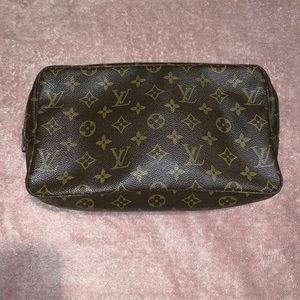 Louis Vuitton 28 AUTHENTIC
